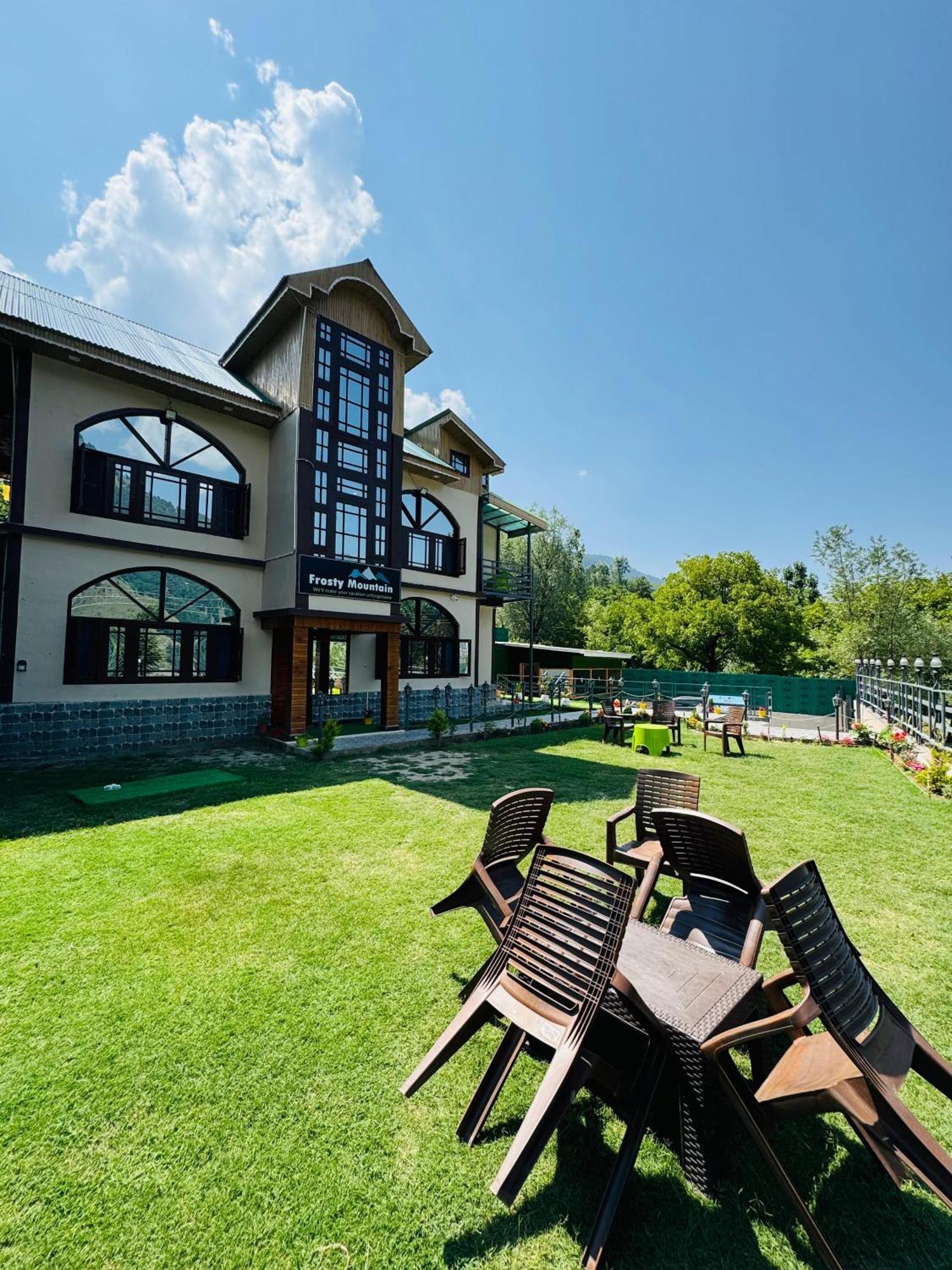 Frosty Mountain Resort Pahalgām Eksteriør billede