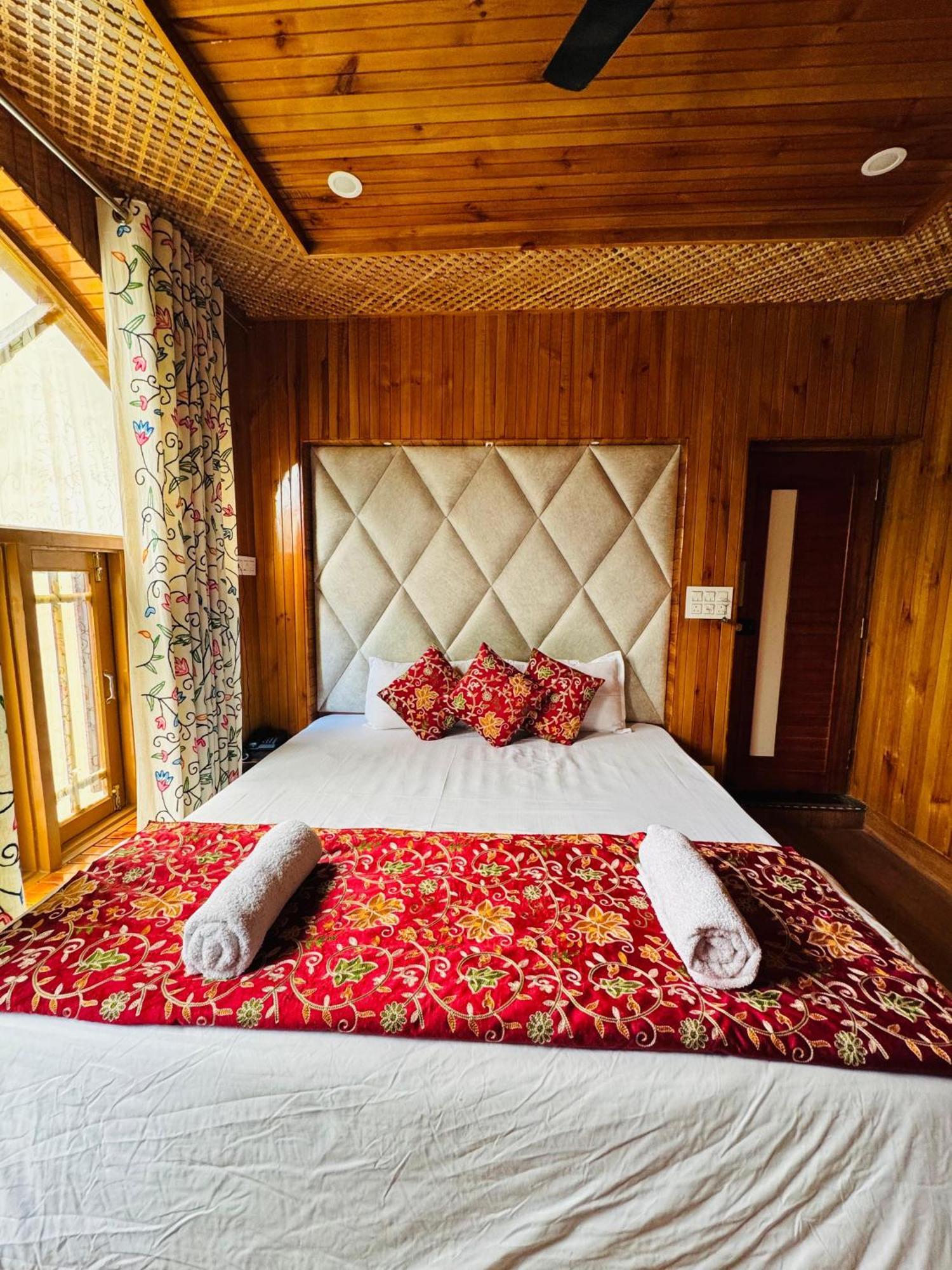 Frosty Mountain Resort Pahalgām Eksteriør billede