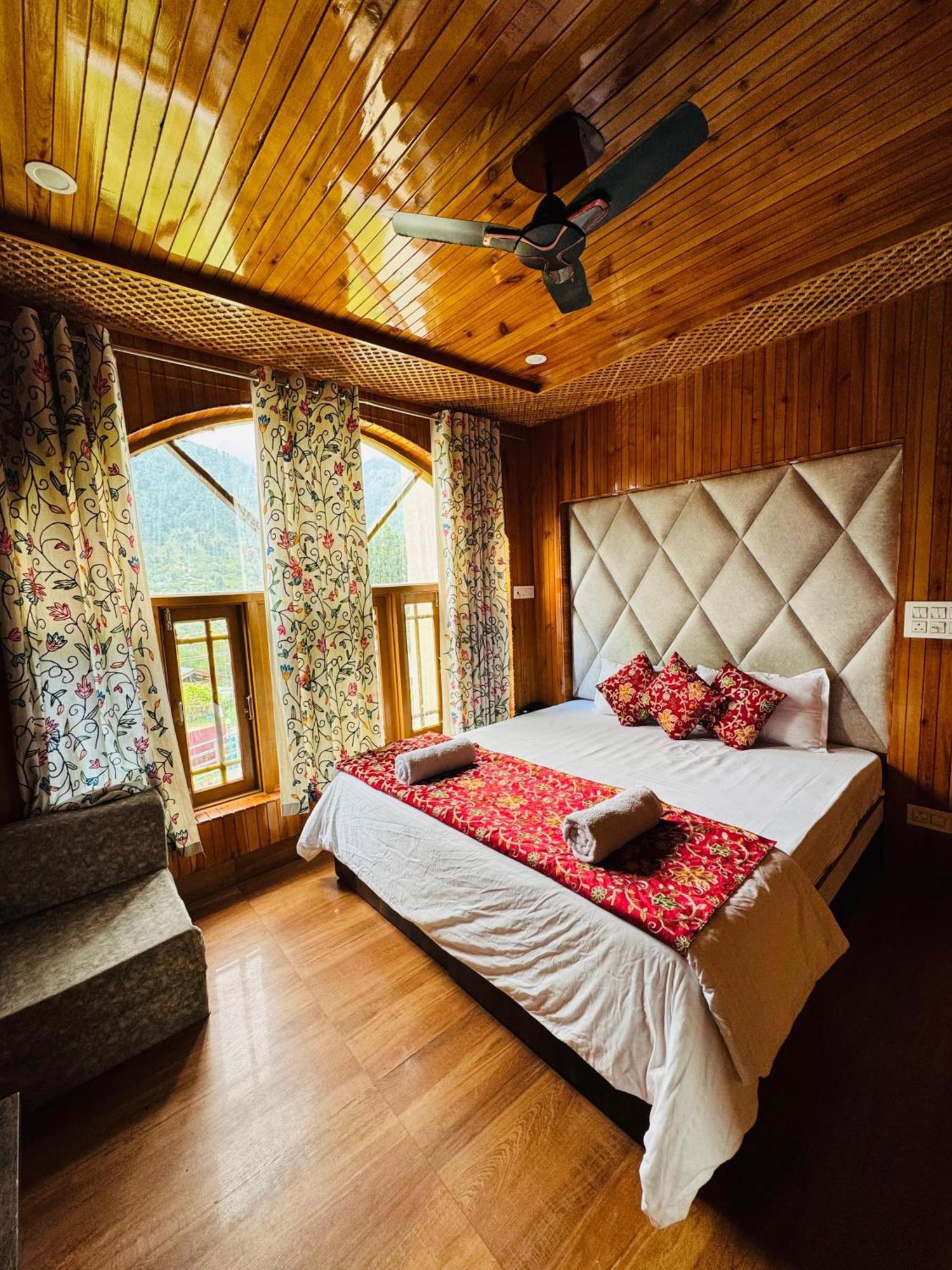 Frosty Mountain Resort Pahalgām Eksteriør billede