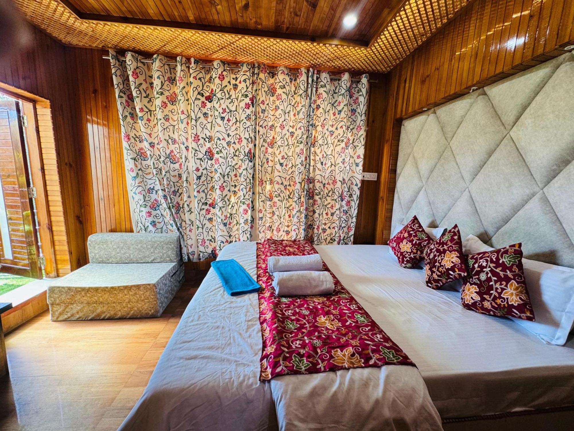 Frosty Mountain Resort Pahalgām Eksteriør billede