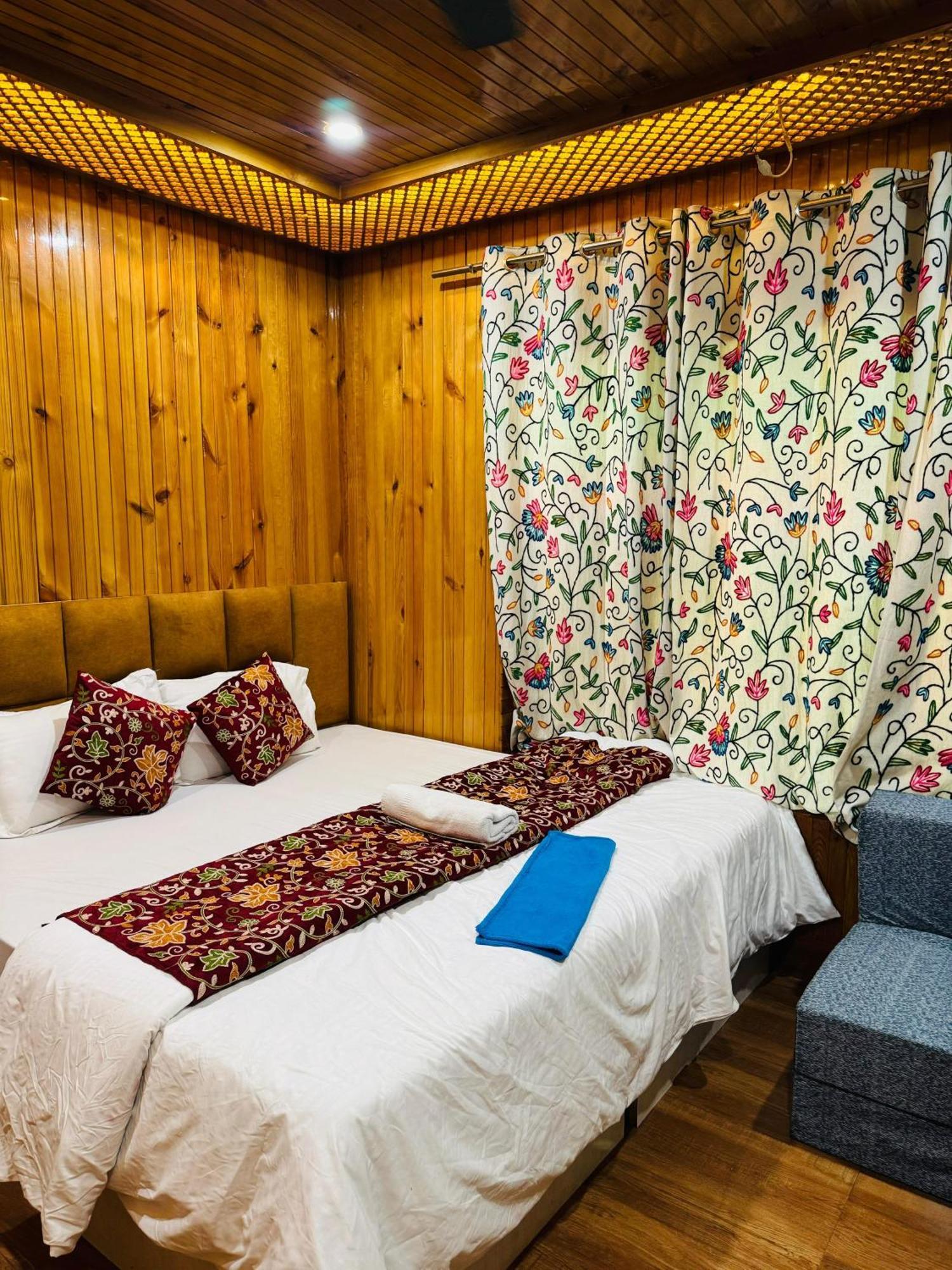 Frosty Mountain Resort Pahalgām Eksteriør billede