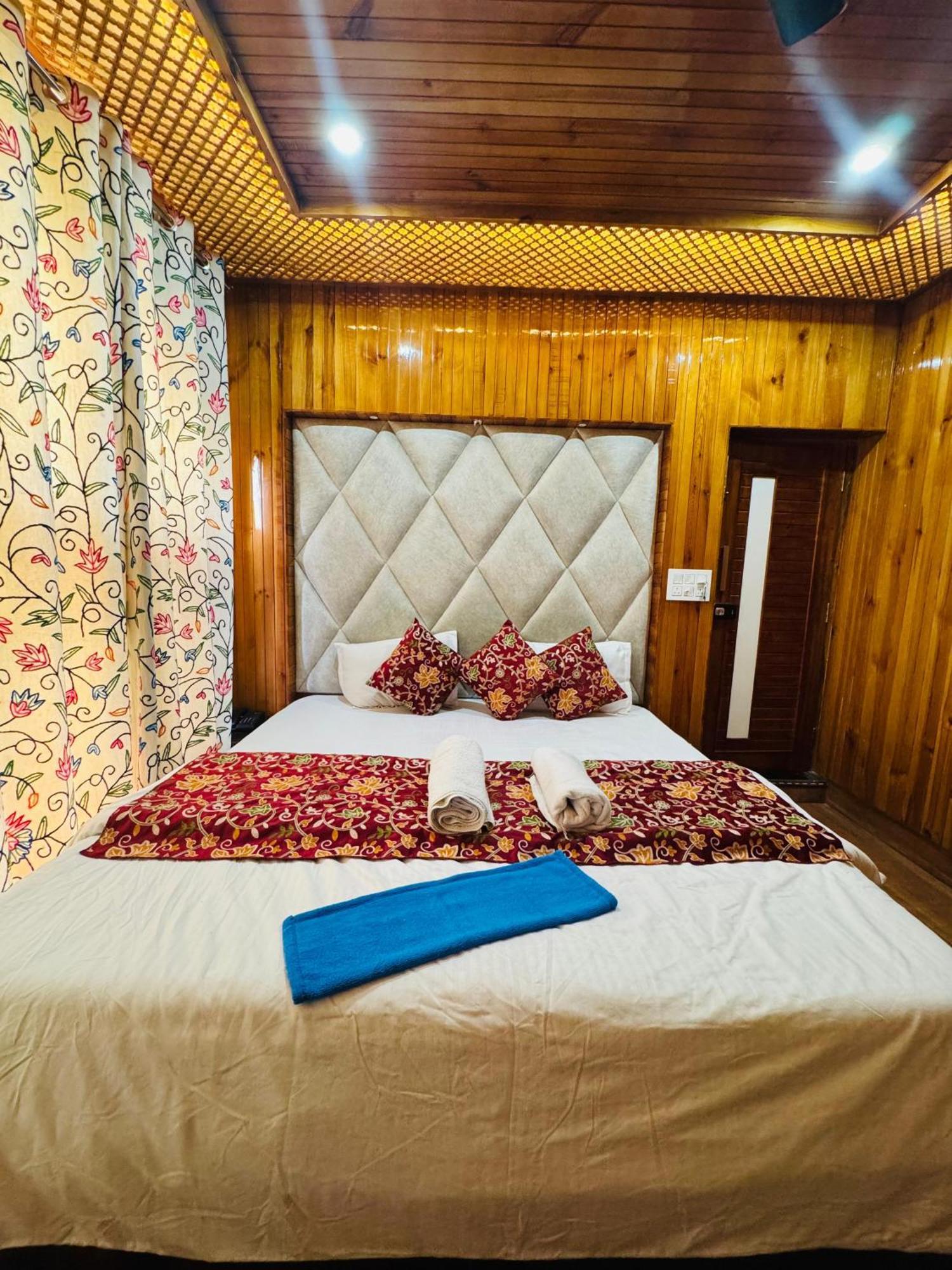 Frosty Mountain Resort Pahalgām Eksteriør billede