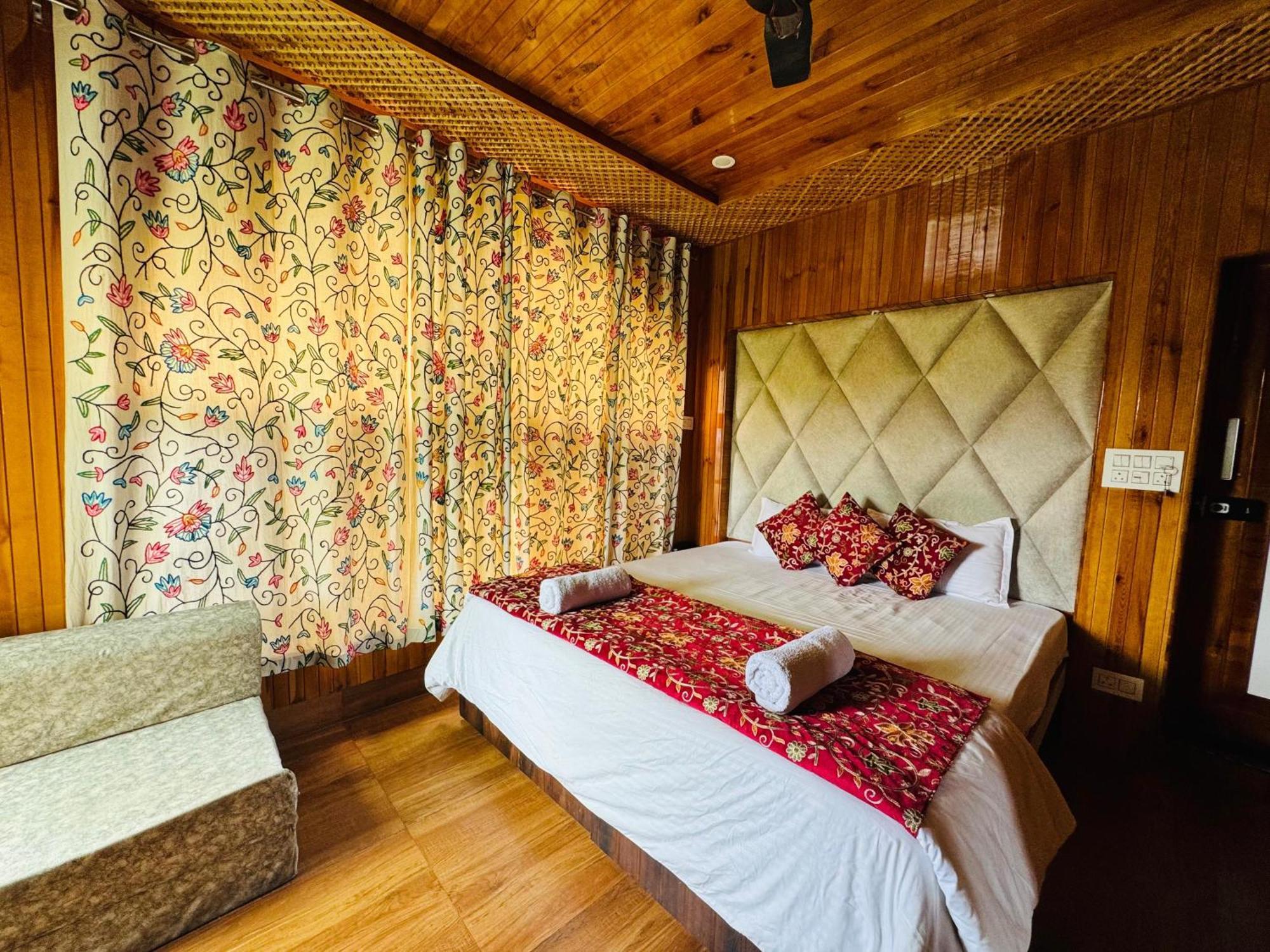 Frosty Mountain Resort Pahalgām Eksteriør billede
