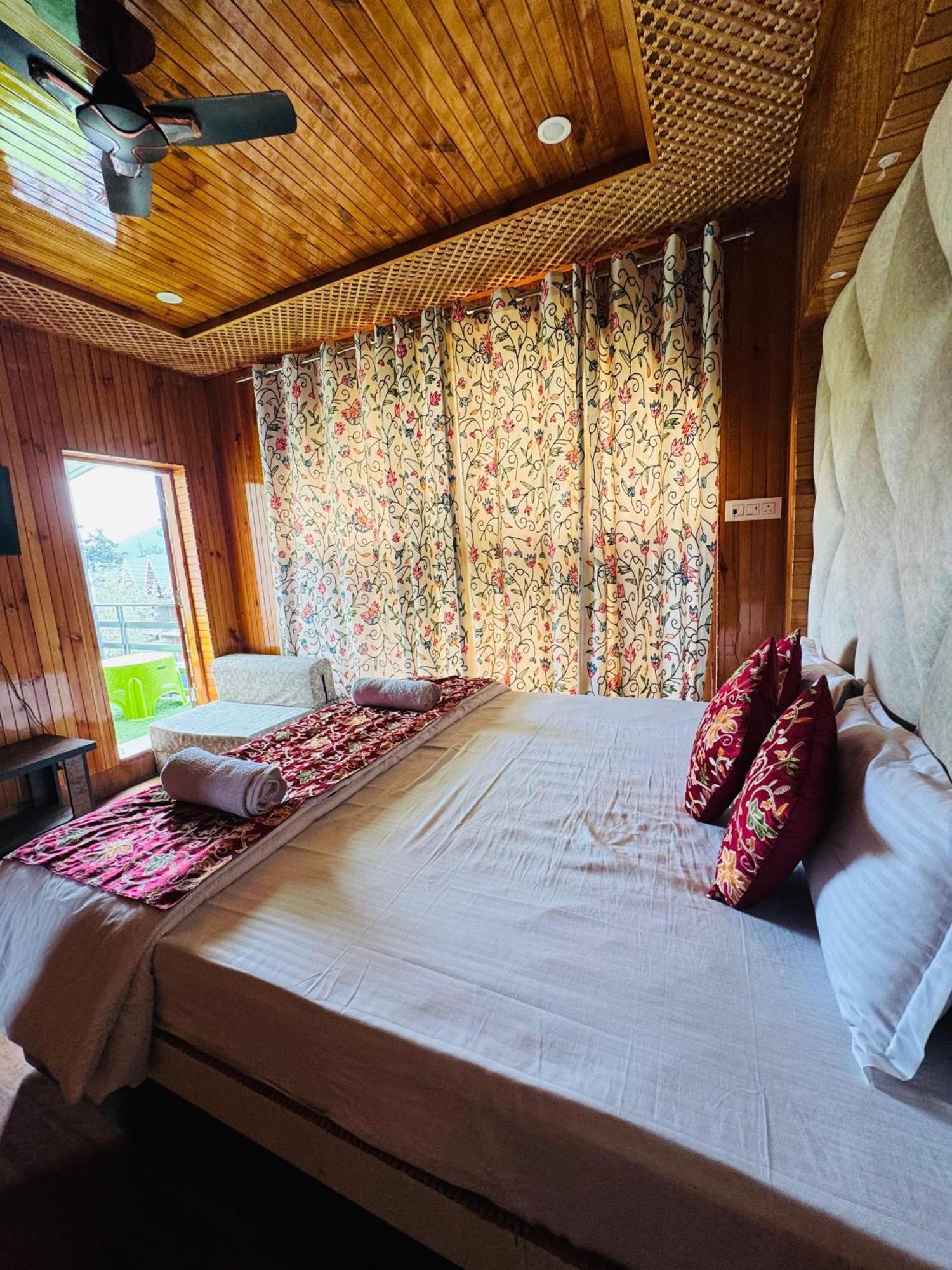 Frosty Mountain Resort Pahalgām Eksteriør billede