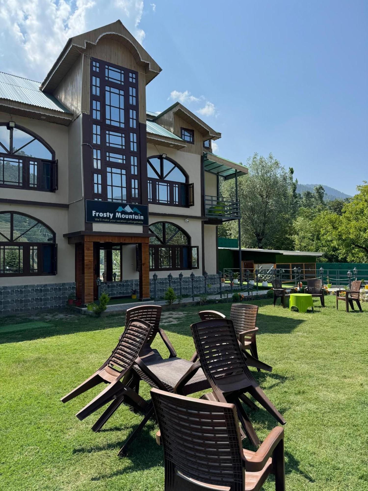 Frosty Mountain Resort Pahalgām Eksteriør billede