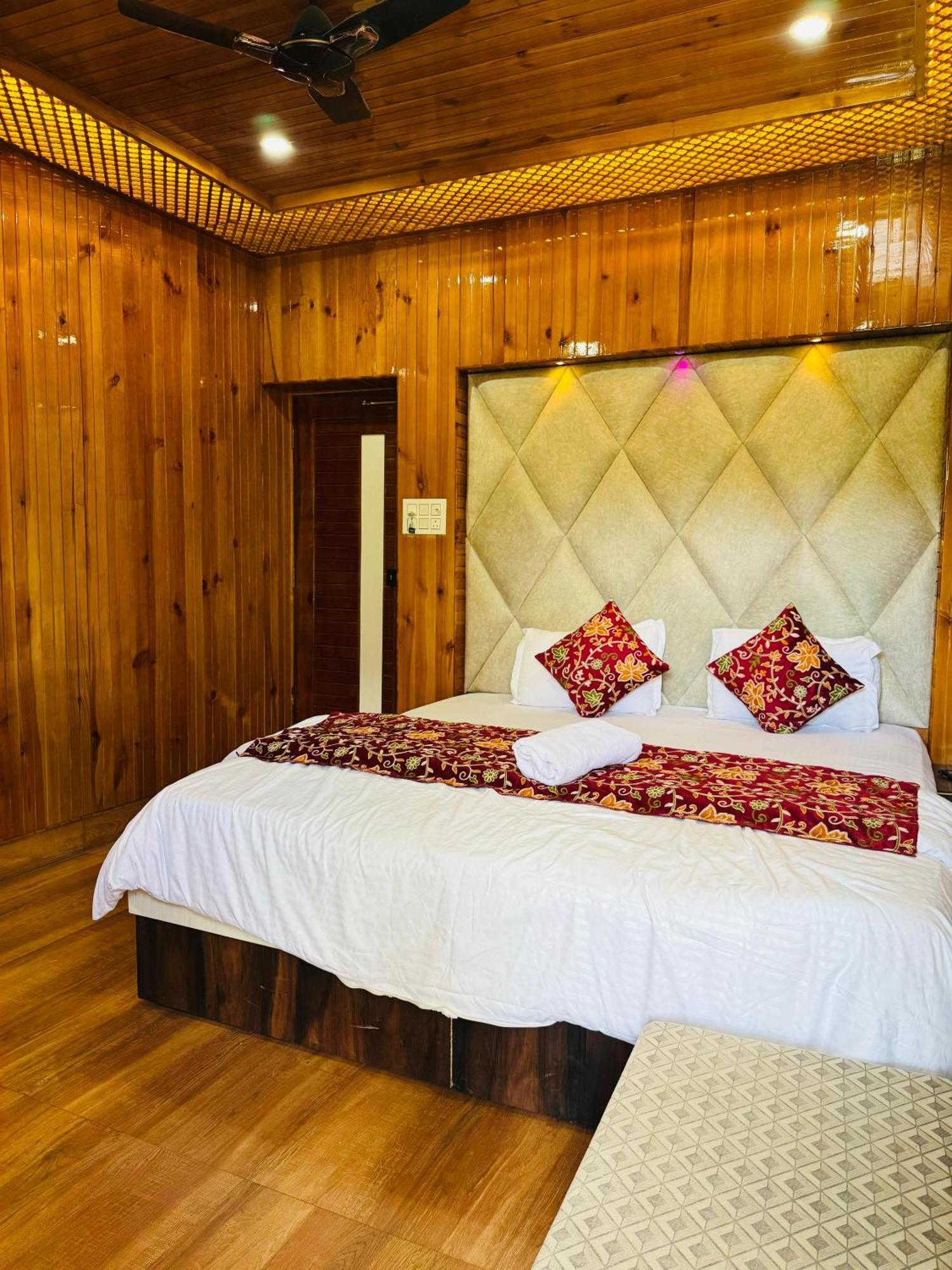 Frosty Mountain Resort Pahalgām Eksteriør billede