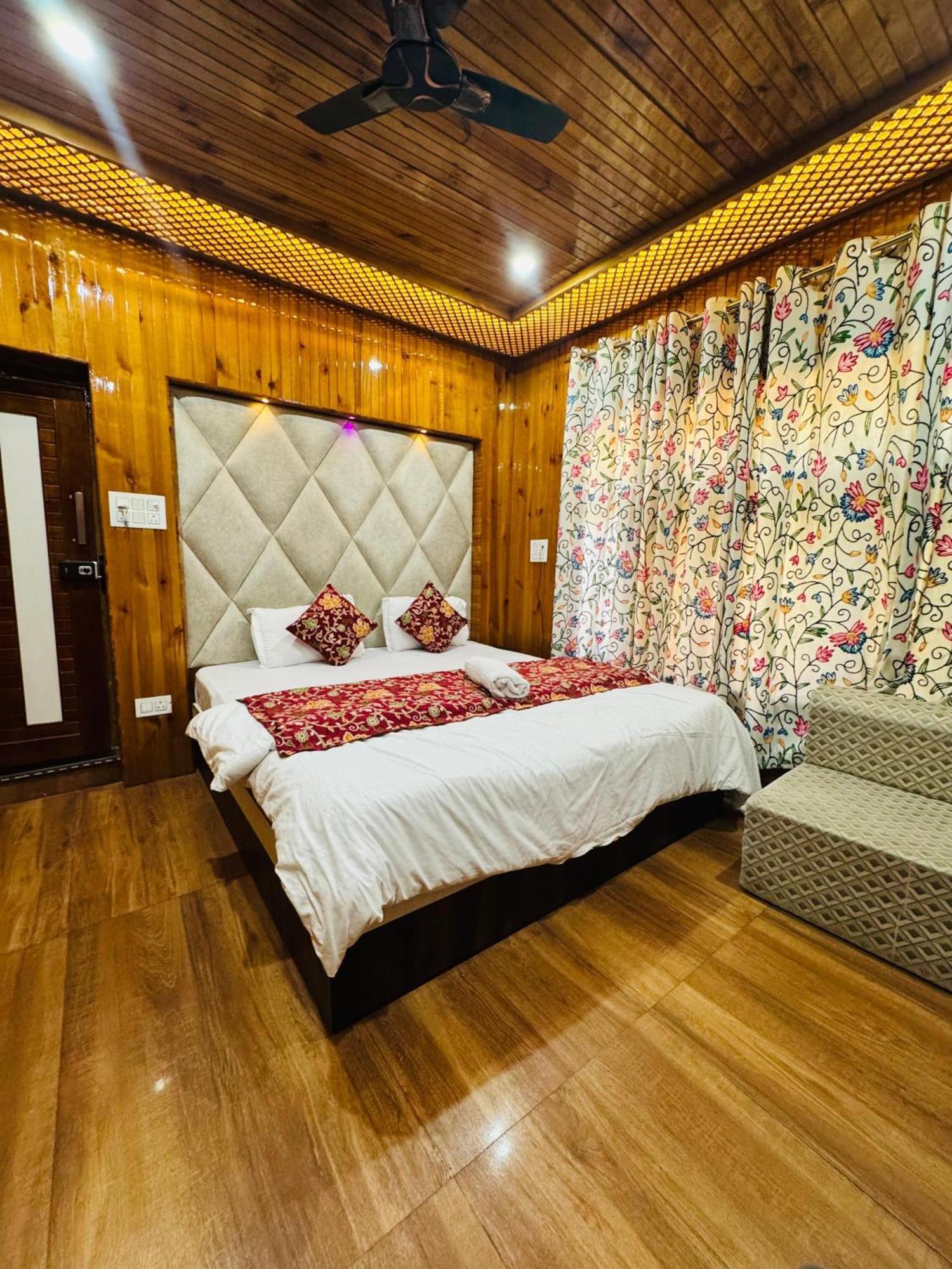 Frosty Mountain Resort Pahalgām Eksteriør billede